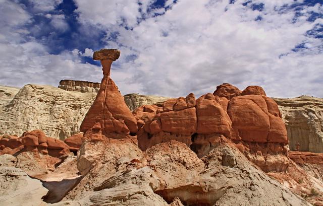 034 rimrocks, toadstool hoodoo.JPG